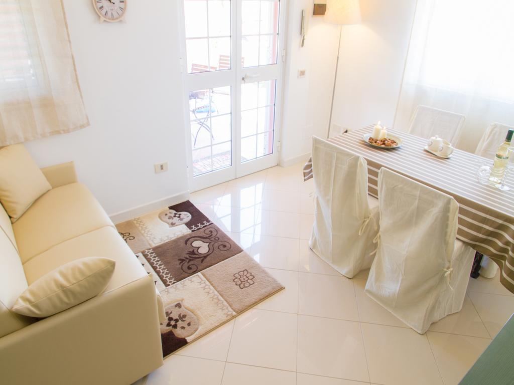 Gelso Bianco Apartments Campofelice Di Roccella Exteriör bild