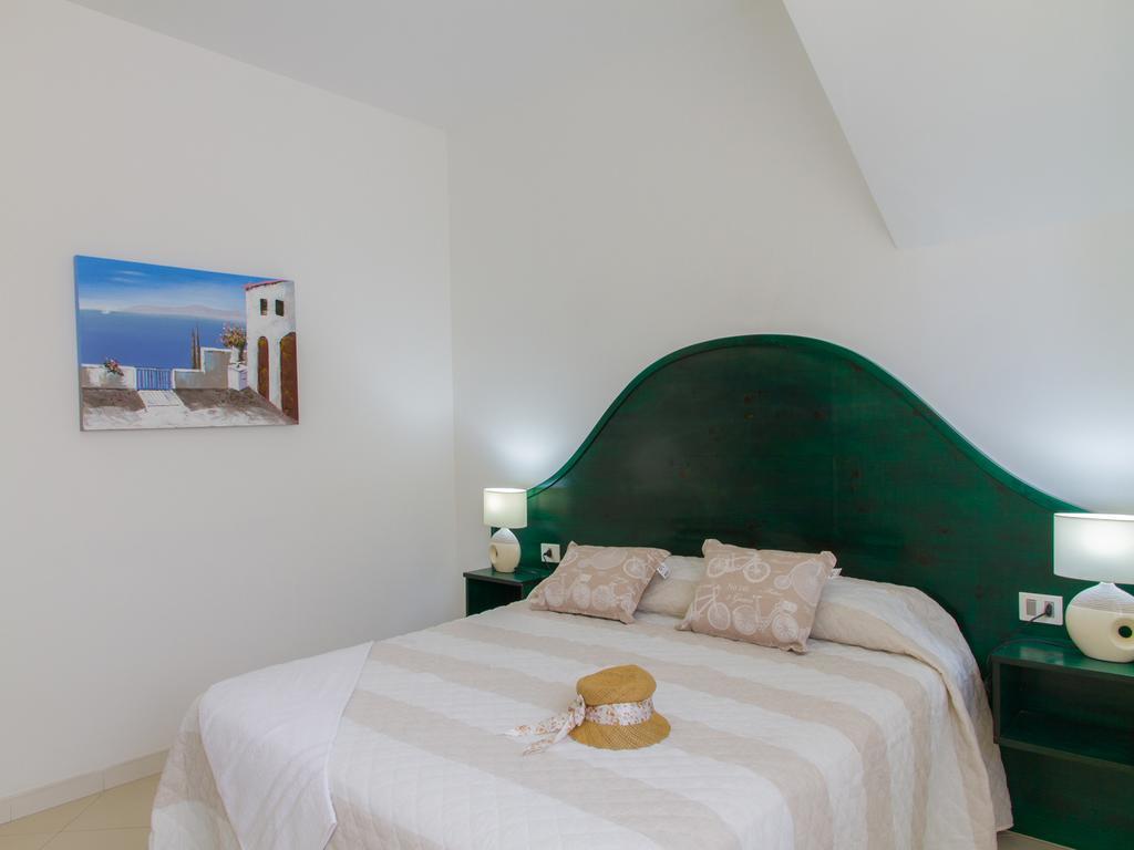 Gelso Bianco Apartments Campofelice Di Roccella Exteriör bild