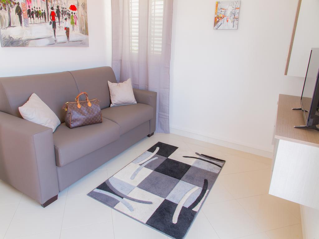 Gelso Bianco Apartments Campofelice Di Roccella Exteriör bild
