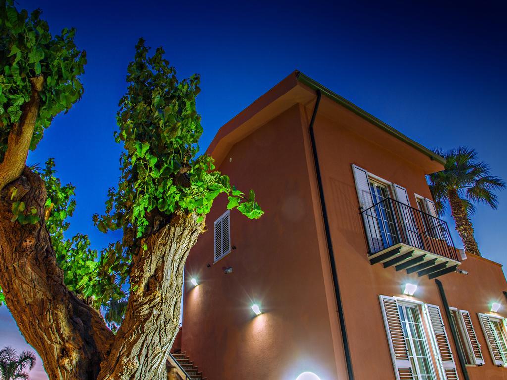 Gelso Bianco Apartments Campofelice Di Roccella Exteriör bild
