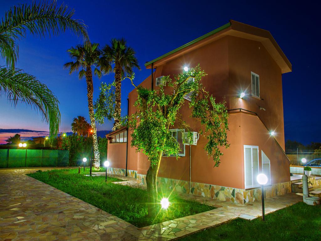 Gelso Bianco Apartments Campofelice Di Roccella Exteriör bild